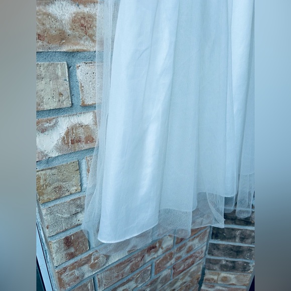 David’s Bridal Little Girls Soft White Lace / Crochet Flower Dress / Size 7 - Picture 4 of 13